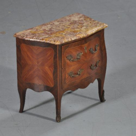 Antiek Varia / Tafelkastje / miniatuur commode of meesterstukje ca. 1910 in noten met marmer (No.411567)