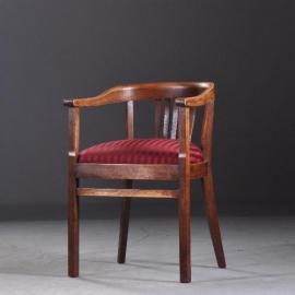 Antieke stoelen / stel van 2 bureaustoelen / armstoelen ca. 1915 met rode ton-sur-ton  bekleding (No.922542)