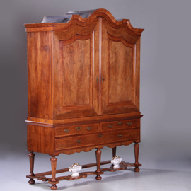 Majestueus kruisvoet kabinet met gewelfde kroon in noten met mahonie visgraat ca 1720 (No.991940)