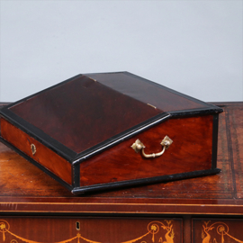 Koloniaal schrijfkistje 18e eeuw met met bronzen grepen en 6 kleine gewelfde laden (No.450320)