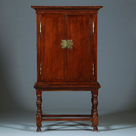 Hollands Koloniaal Tafelkastje ingericht als bar met brons beslag (No;391135)