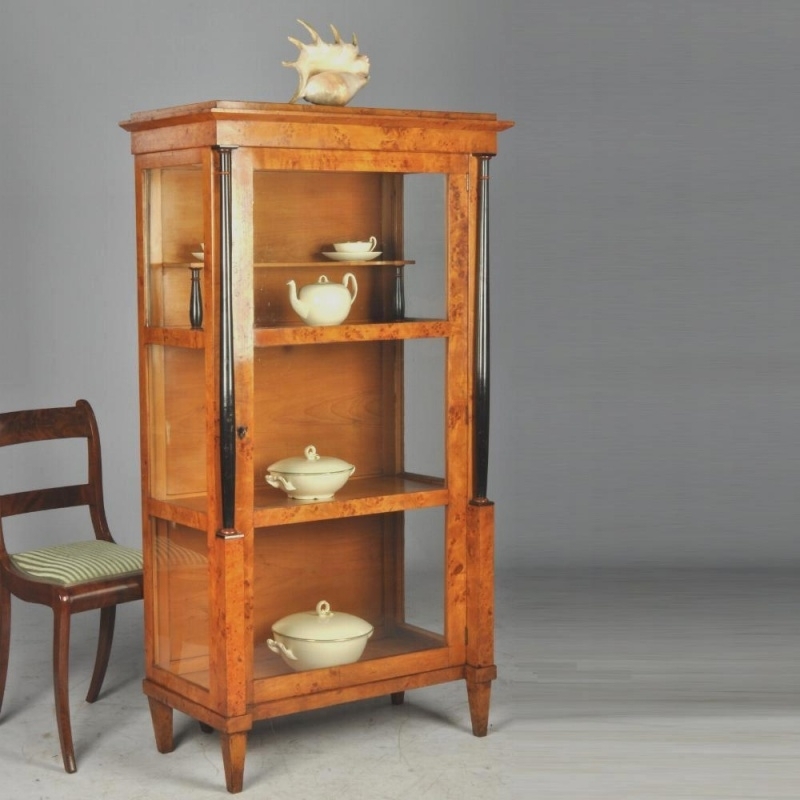 Antieke kast / Vitrinekast / glaskast ca. 1820 Biedermeier in een mooie kleur beukenwortel (No.621137) | antieke meubelen bibliotheek / beeldbank / archief | AntiekSite.nl