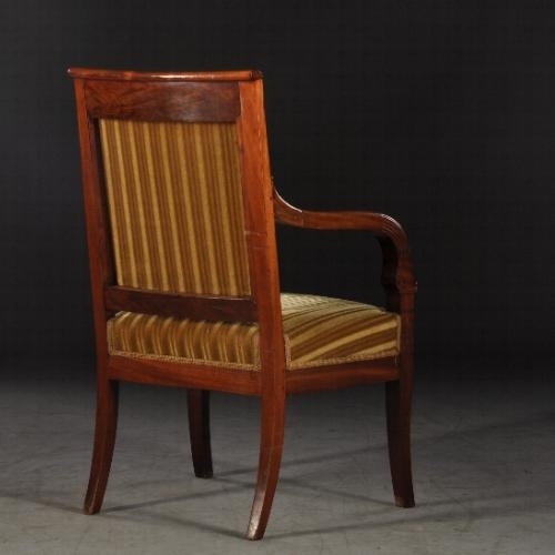 Vertrouwelijk Machtigen Respectievelijk Antieke stoelen / Empire armstoel / bureaustoel ca. 1810 mahonie met  bloemmahonie (No773022) | Verkochte antieke meubelen bibliotheek /  beeldbank / archief | AntiekSite.nl