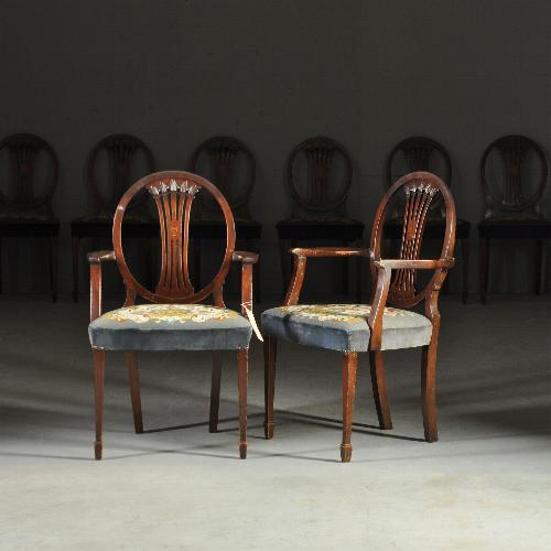 Schijnen tentoonstelling Zich voorstellen Antieke stoelen +/ Stel van 8 Hepplewhite eetkamerstoelen ca. 1890 Prijs  incl herstofferen of restauratie handgeborduurde petit point zittingen  (No.290625) | Antieke Stoelen Eetkamerstoelen | AntiekSite.nl