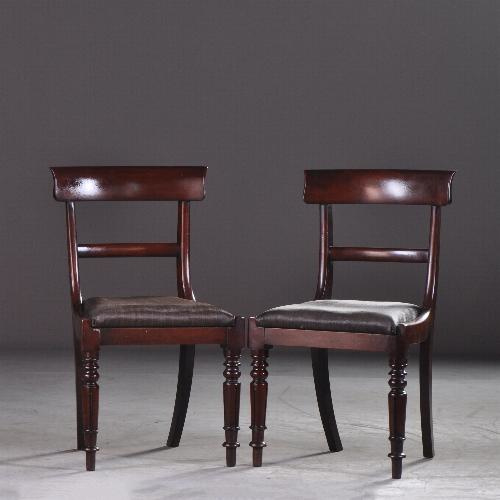 Antieke stoelen / Stel van 8 Engelse eetkamerstoelen in mahonie ca. 1835 2 armleuningen (No.931930) | Antieke meubelen bibliotheek / beeldbank / archief | AntiekSite.nl