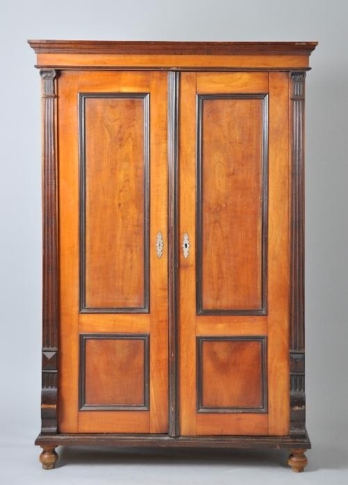 vaas Luxe Overzicht antieke kast / Notenhouten 2-deurskast /garderobekast met gecanneleerde  stijlen ca. 1880 (No.86549) | Verkochte antieke meubelen bibliotheek /  beeldbank / archief | AntiekSite.nl