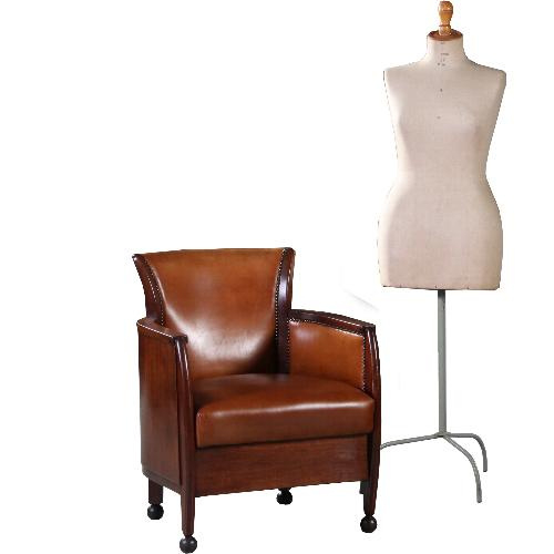Antieke fauteuils / Kleine Art Deco clubfauteuil in notenhout en leer ±1915 (No.840620)