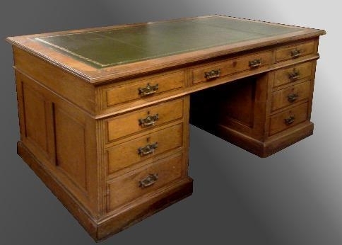 Antieke bureaus / Engels bureau met groen leer (No.78178) | Verkochte meubelen / beeldbank / archief AntiekSite.nl