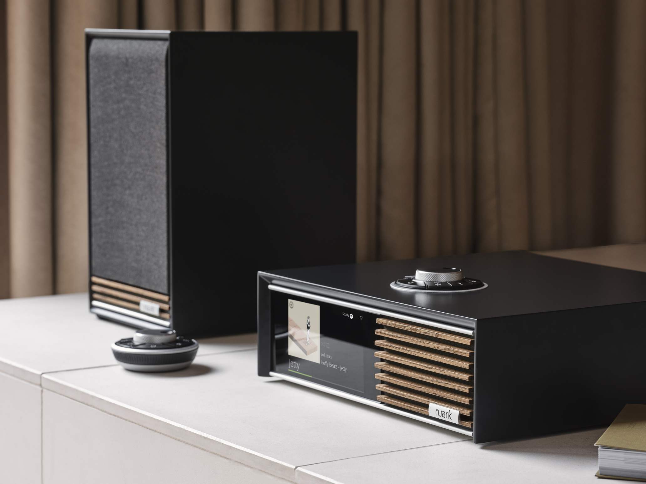 Ruark Audio R610 high end stereo muziek console & Sabre-R set, Satin Charcoal