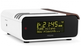 Pure Milano DAB+ en FM wekkerradio in slaapkamerwit met warm hout
