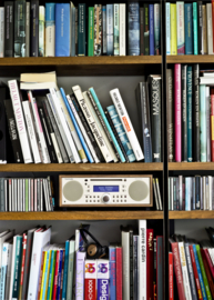 Tivoli Audio Music System+ hifi stereo systeem met DAB+ / FM, Bluetooth, CD-speler en wekkerradio, Walnut - Beige, OPEN DOOS