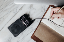 Sangean Pocket 110 (SR-36) budget AM en FM radio met ingebouwde luidspreker, zwart