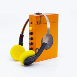 We Are Rewind Serge draagbare oplaadbare stereo cassette speler INCLUSIEF draadloze retro hoofdtelefoon, oranje