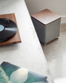 Ruark Audio RS1 subwoofer met ingebouwde versterker, Rich Walnut