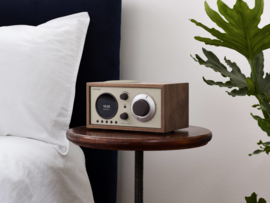 Tivoli Audio Model One+ DAB+ radio met FM en Bluetooth, walnoot