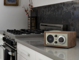 Tivoli Audio Model One+ DAB+ radio met FM en Bluetooth, walnoot, OPEN DOOS