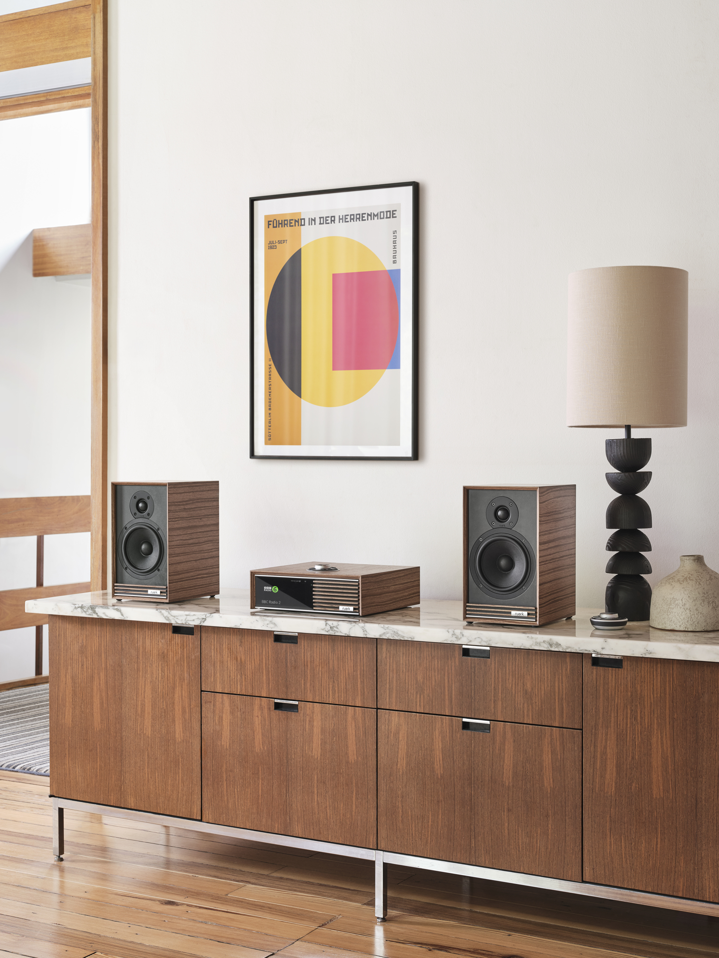 Ruark Audio R610 high end stereo muziek console & Sabre-R set, Fused Walnut