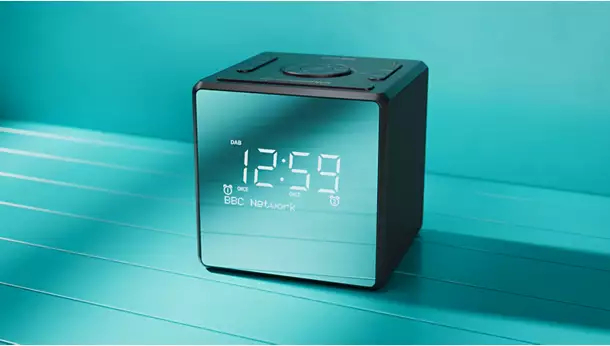 Philips TAR4600 / 10 wekker klok radio radio met DAB+ en FM