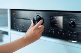 Magnat MC 400 tuner versterker met DAB+, FM, internet radio, Bluetooth en CD-speler