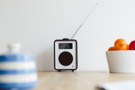 Ruark Audio R1 deluxe tafelradio met DAB+, FM en Bluetooth, Rich Walnut