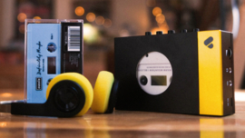 We Are Rewind Amy Back To Black draagbare oplaadbare stereo cassette speler met Bluetooth zender, zwart geel