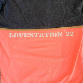 000 Lovestation22 shirt  19-262 maat 122- 128