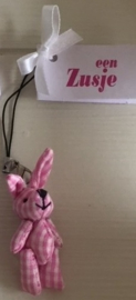 KLEINE STOFFEN ROZE SLEUTELHANGER HONDJE OP = OP