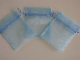 10 LICHT BLAUWE ORGANZA ZAKJES 10 L  X 8  CM BREED