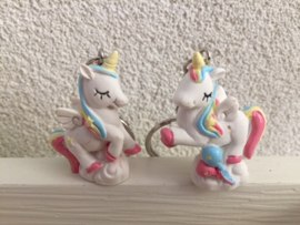 EENHOORN/ UNICORN  SLEUTELHANGER OP BLAUWE TULE