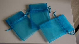 TURQUOISE ORGANZA ZAKJES  11 L X 8 CM BREED