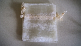 10 CREME ORGANZA ZAKJES 7 X 6 CM