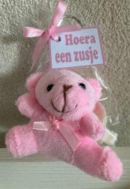 BEREN SLEUTELHANGER ROZE INCL ZAKJE SNOEP EN KAARTJE