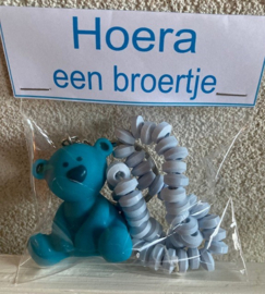 BLAUWE BEREN SLEUTELHANGER,SNOEPKETTING MET LABEL EEN BROERTJE