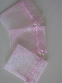 10 LICHT ROZE ORGANZA ZAKJES 10 L  X 8 CM BREED