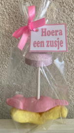 DEXTROSE LOLLY, ROZE MUIS EN BANANEN SPEKJE  INCL KAARTJE EEN ZUSJE