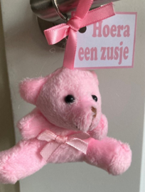 BEREN SLEUTELHANGER ROZE  INCL KAARTJE