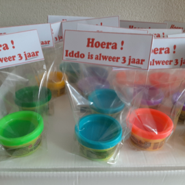 KLEIN POTJE PLAY DOH KLEI INCL LABEL MET EIGEN TEKST