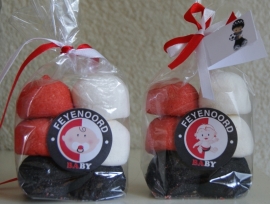FEYENOORD TRAKTATIE MET STICKER