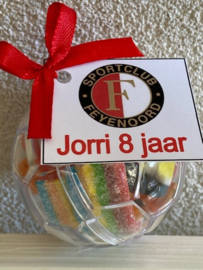 VOETBAL GEVULD MET SNOEP EN KAARTJE