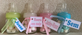 GLAZEN PAPFLES MET MINI SPEKJES EEN LINTJE EN KAARTJE