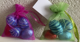 ZAKJE MET PAASEITJES EN KAARTJE