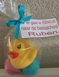 BADEENDJE MET 2 SPEKBOLLEN EN KAARTJE