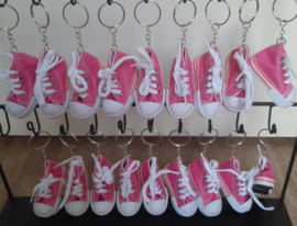 LAATSTE FUCHSIA ROZE SLEUTELHANGERS OP = OP