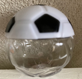 PLASTIC VOETBAL ONGEVEER 5 CM DOORSNEDE