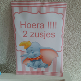 HOERA 2 ZUSJES MET ZAKJE CHIPS