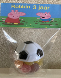 PLASTIC VOETBAL MET LABEL