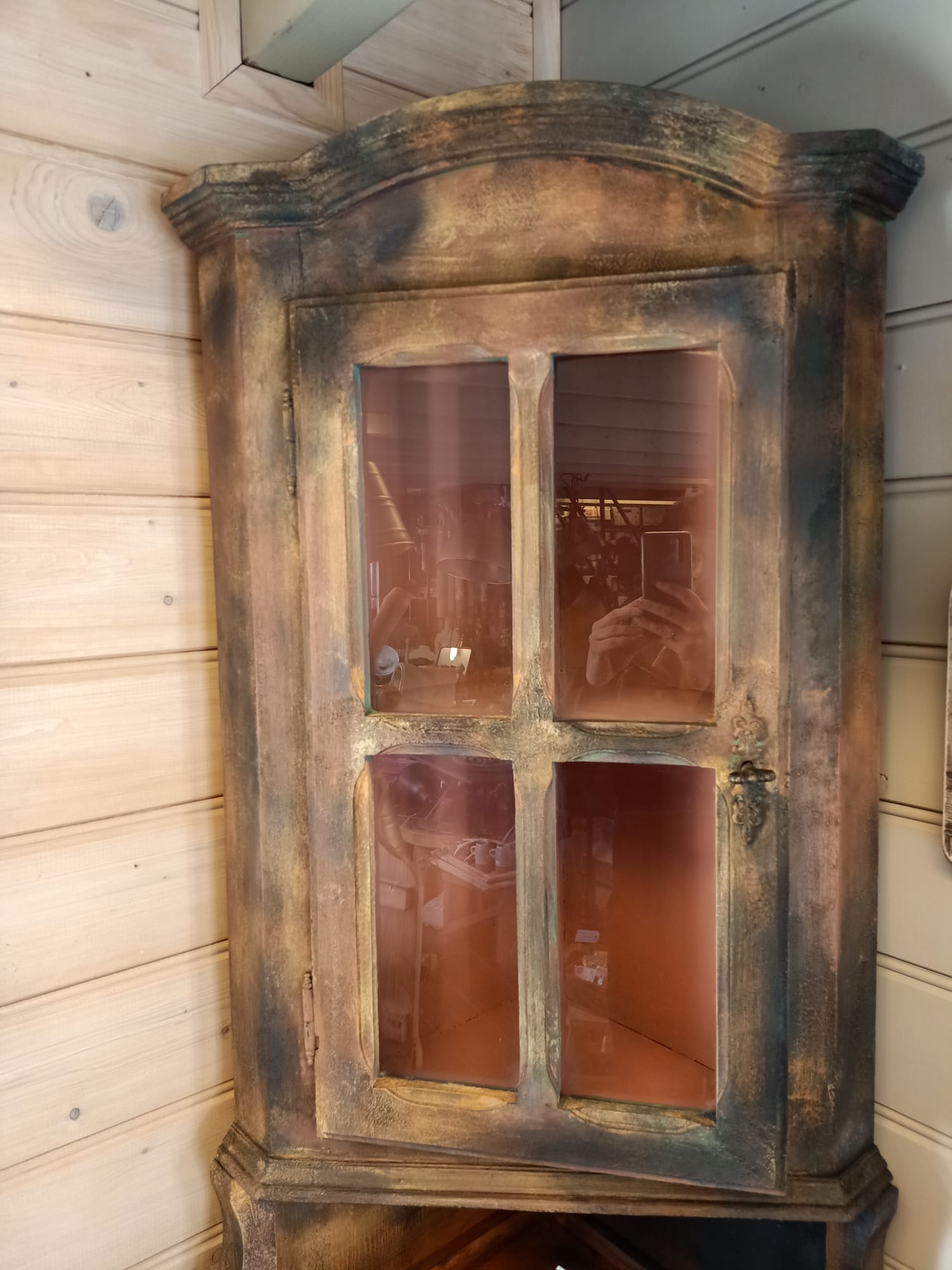 Hoekkast geverfd met Annie Sloan Chalkpaint
