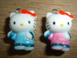 Superleuke Hello Kitty in lichtblauwe of roze kleding