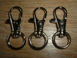 Mooie antiek zilverkleurige sleutelhangers van 37mm.