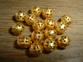 Mooie goudkleurige opengewerkte kralen van 10 mm.